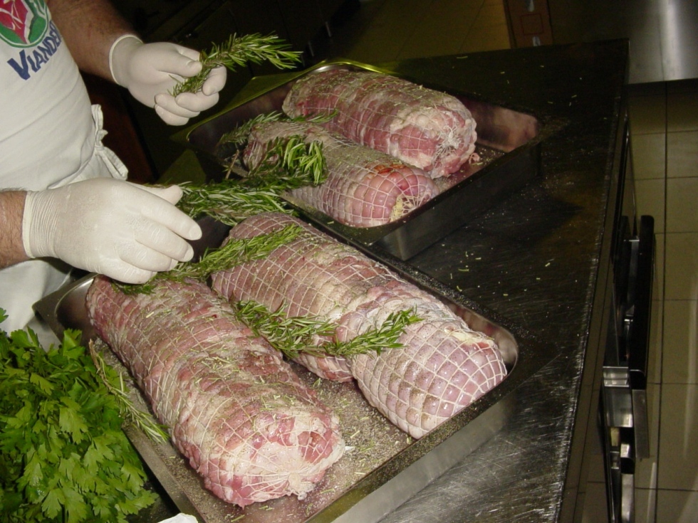 preparazione ricetta con carne